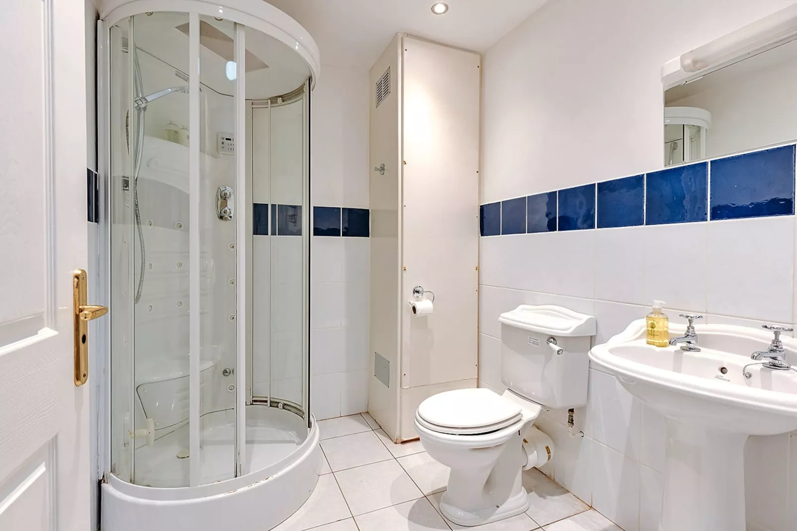 Netley Hall - Mulberry-Bathroom