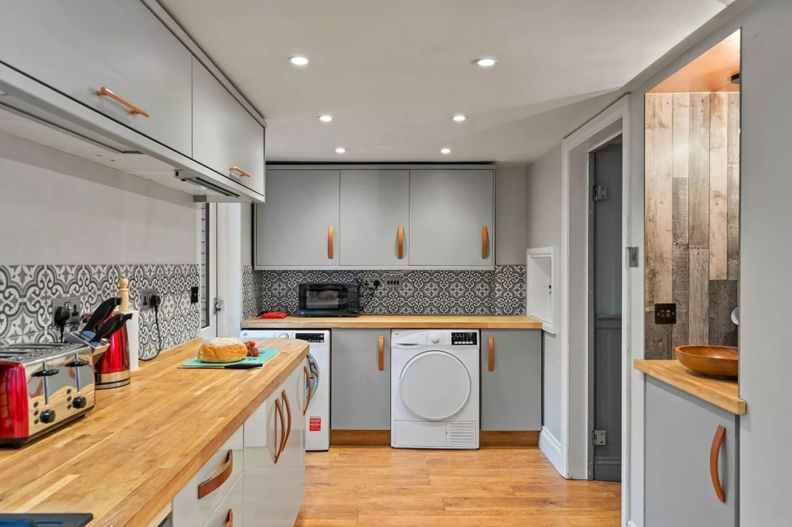 The Lamb Park Lookout-Kitchen