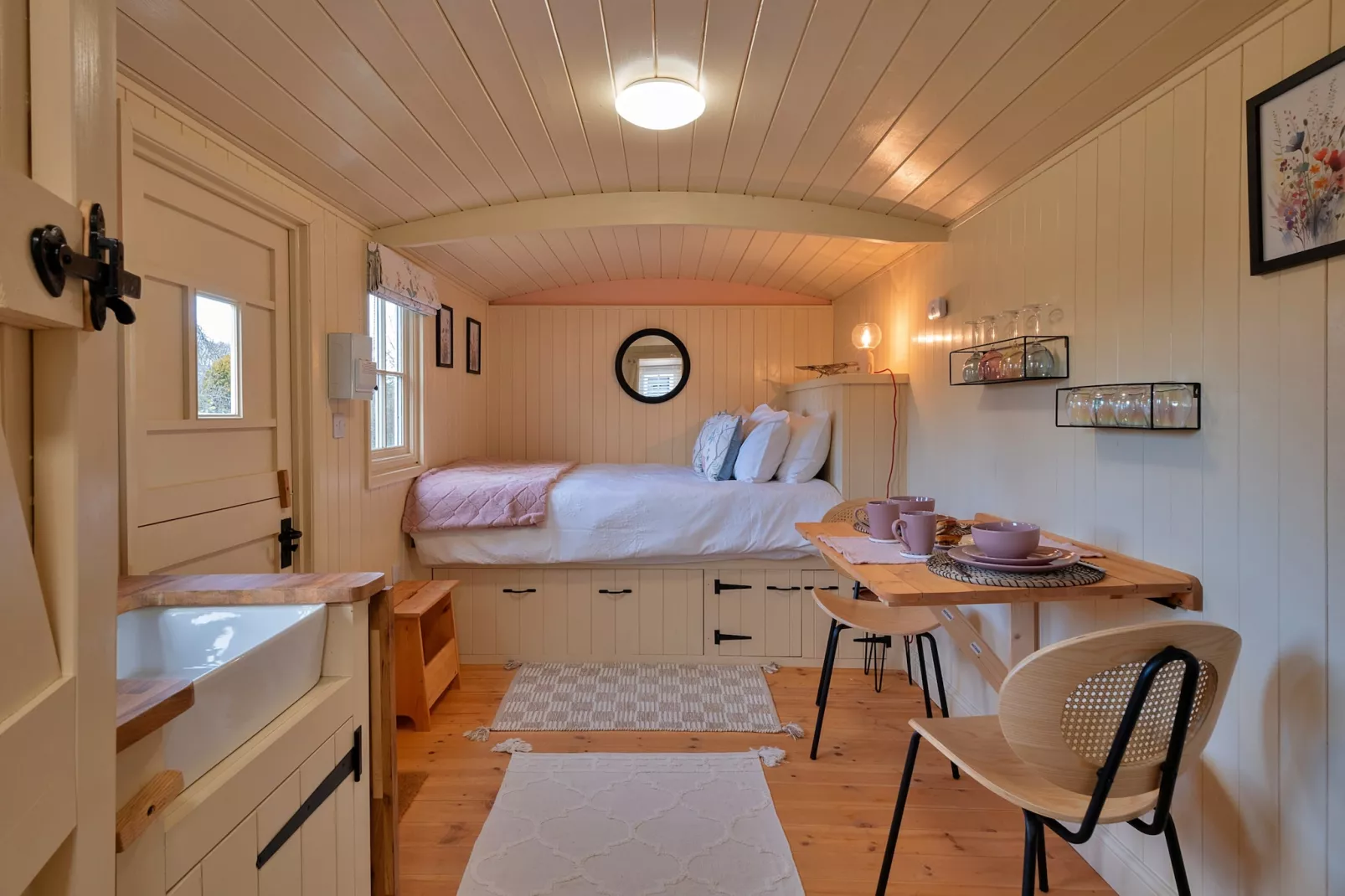 The Flower Hut-Bedroom
