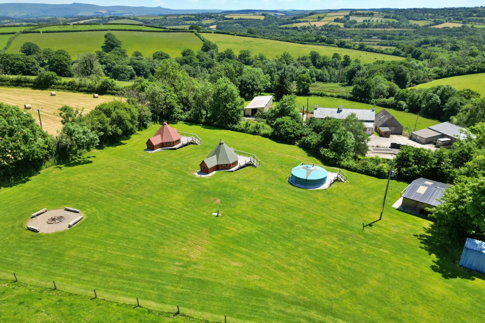 'Dartmoor' Wooden Eco-Lodge-Outdoor