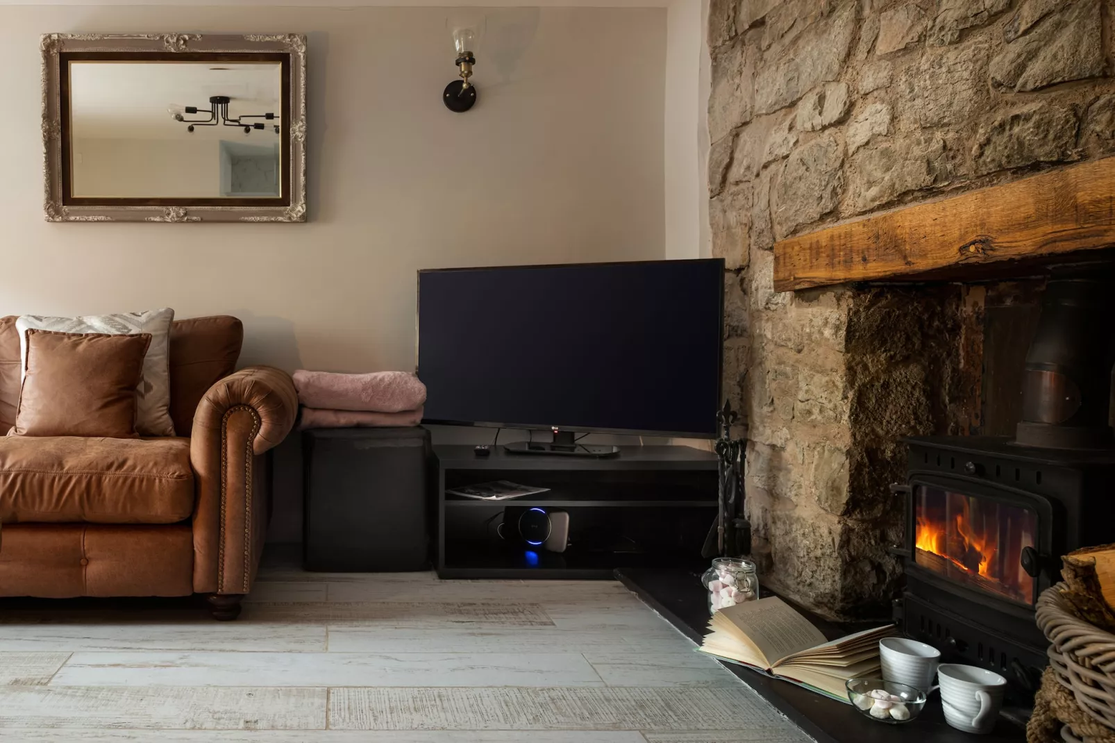 Esmor Cottage-Living room