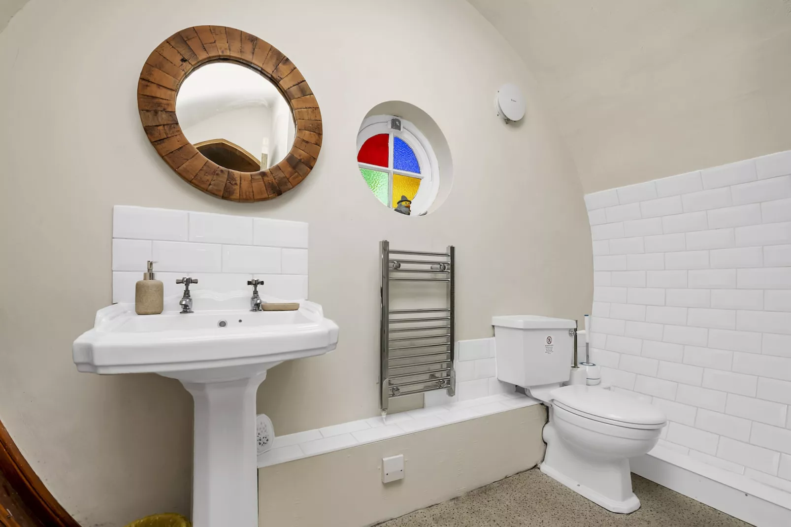 Pod Hollow-Bathroom