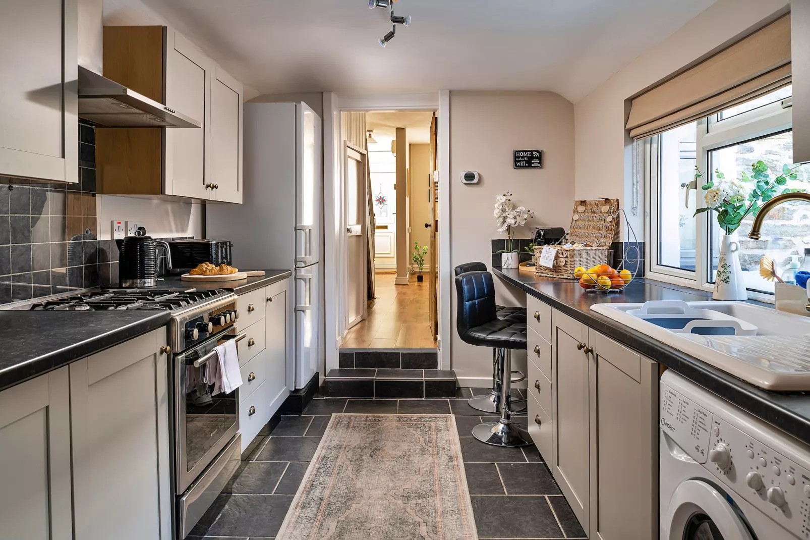 Bwthyn Llechi (Slate Cottage)-Kitchen