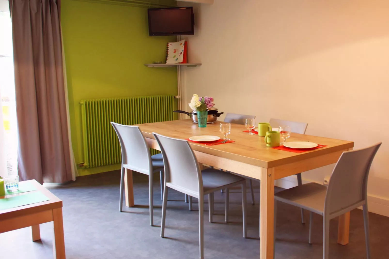 Amboise/Gîte 2 Pièces 5 Personnes 1 bébé-Esszimmer