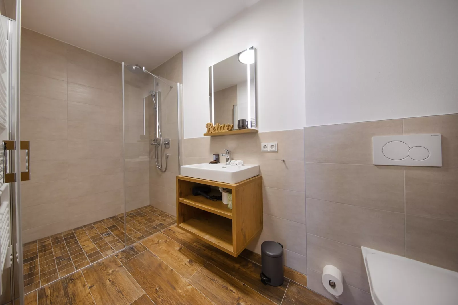 Nationalpark Chalet Schneespitze-Bathroom