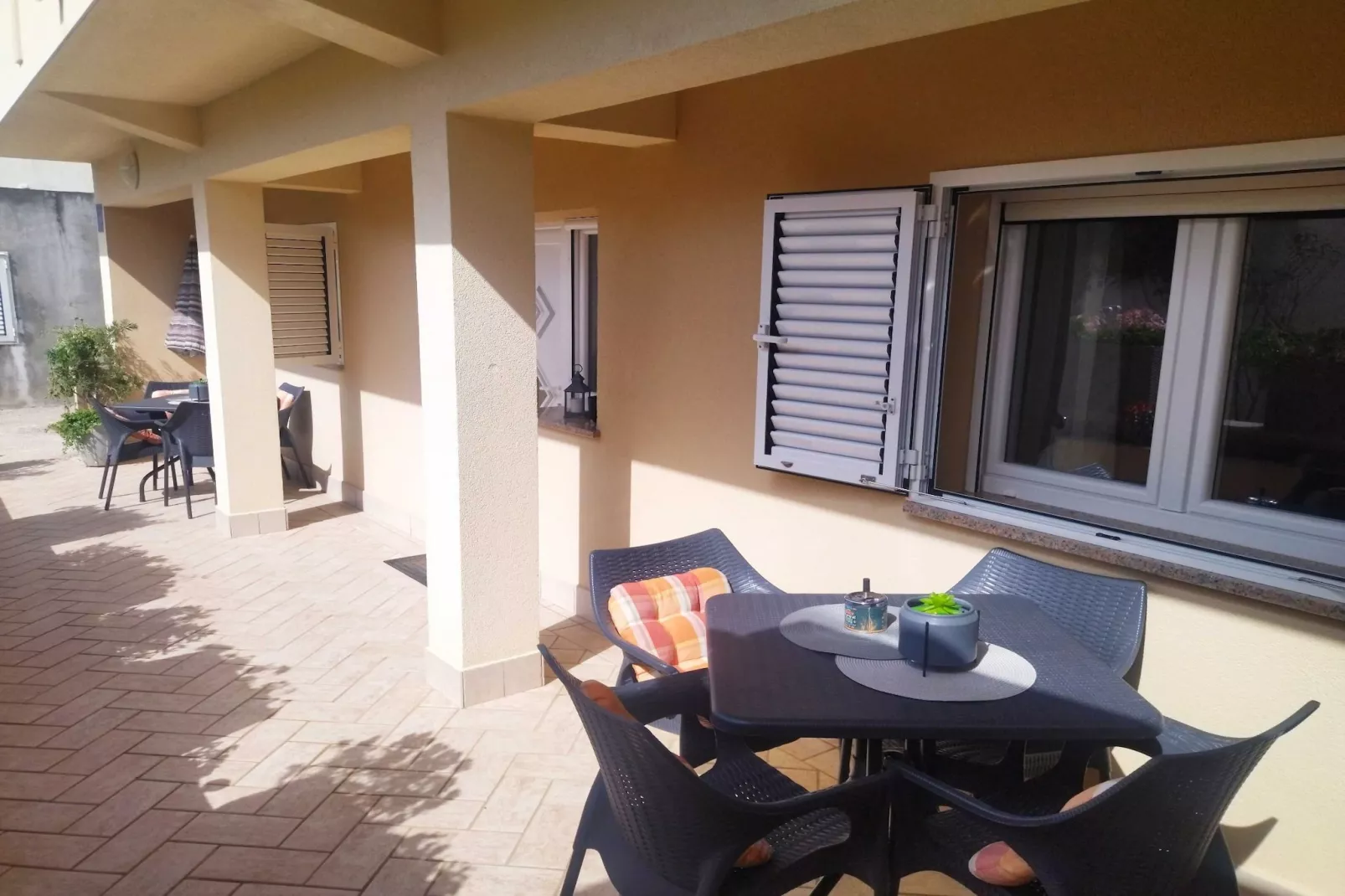 Charming One Bedroom Apartment Povljana - One Bedroom Apartment-Outdoor