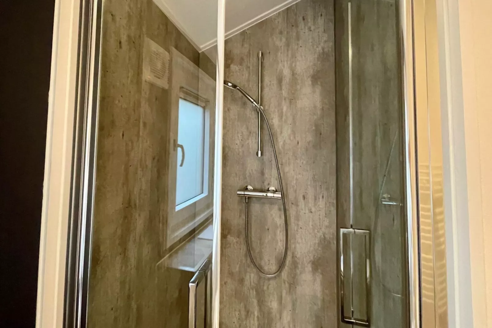 Chalet Bever-Badezimmer
