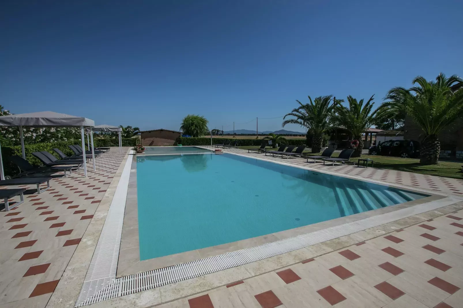 Laurento-Swimming pool