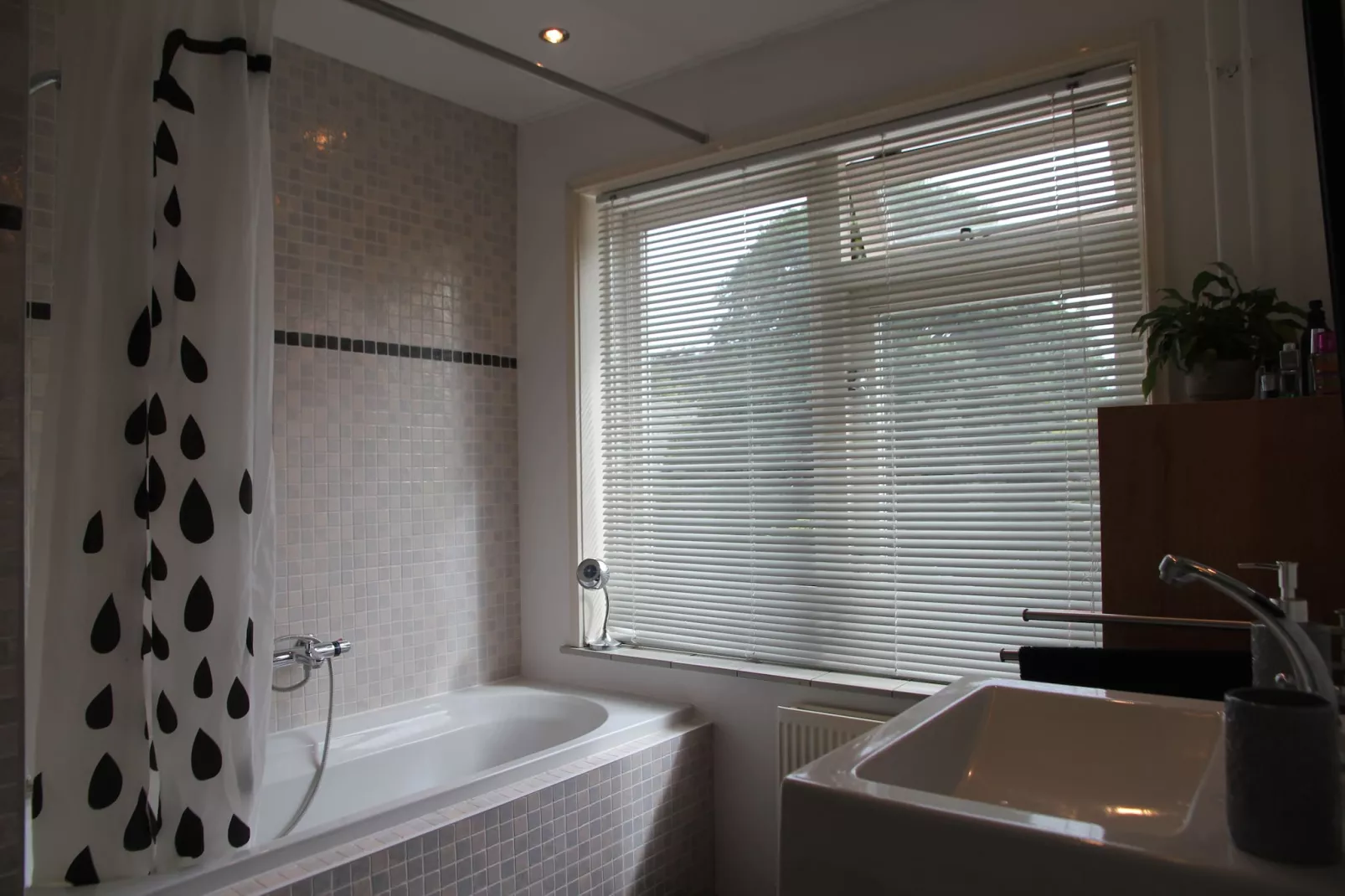 Hemels Heiloo-Bathroom