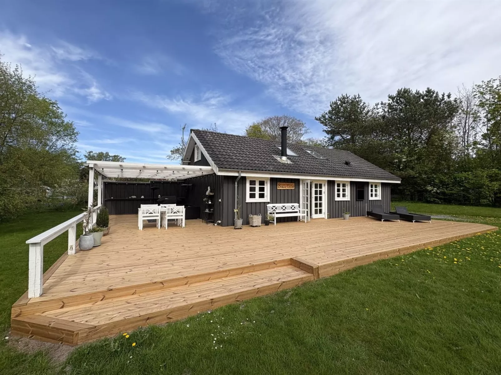 "Veljan" - 1.2km from the sea-Outside