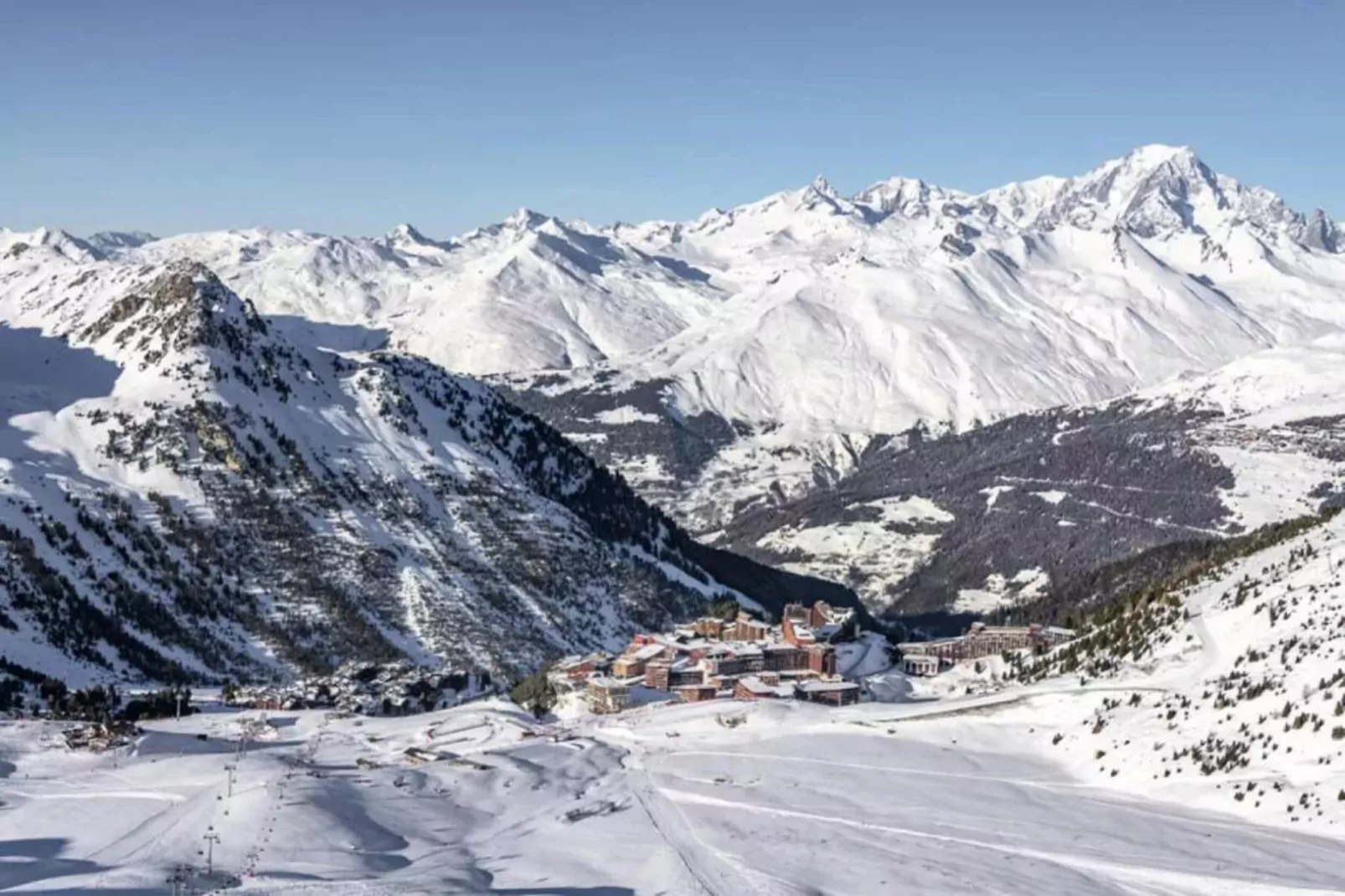 Chalet Altitude Arc 2000 5-Area winter 20km