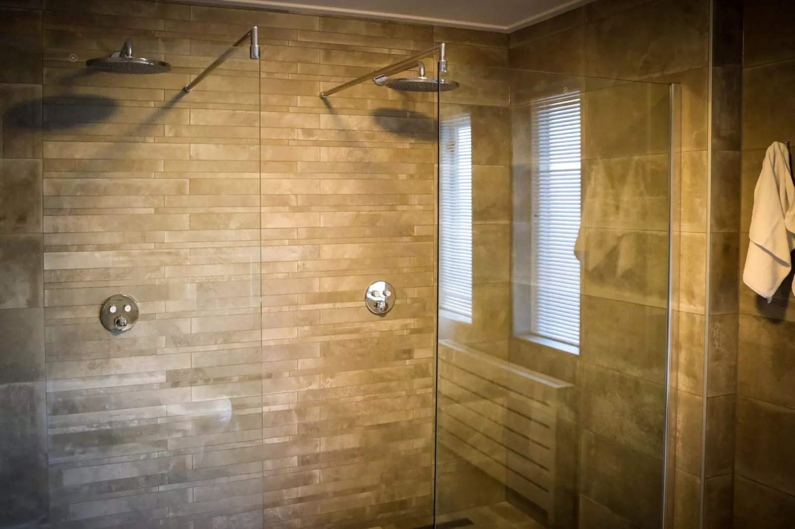 Recreatiepark de Boshoek 16-Bathroom