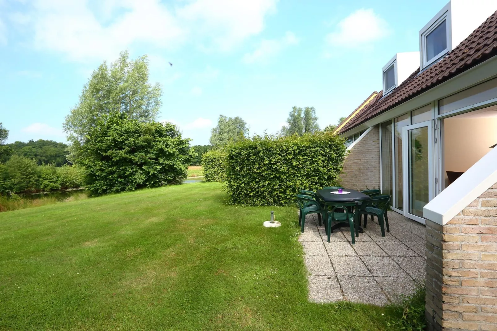 Vakantiepark Emslandermeer 1-Gardens summer