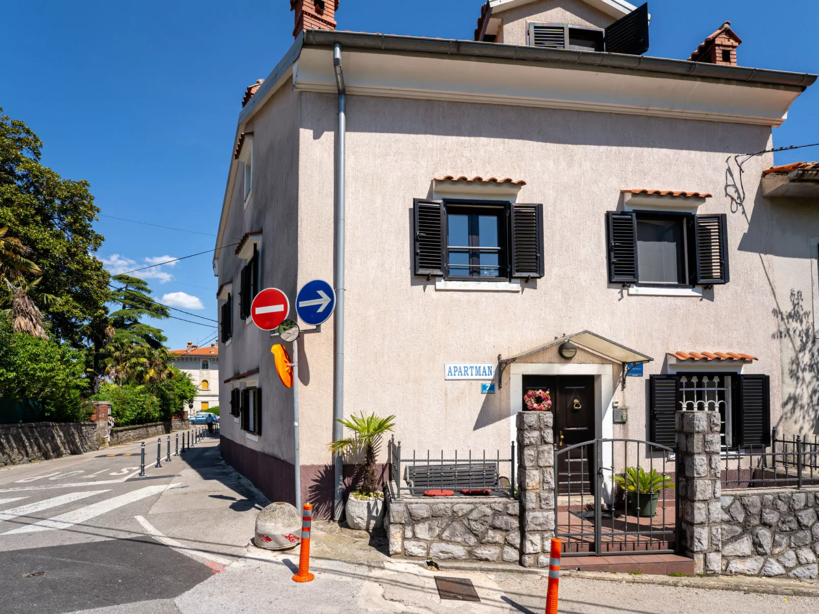 Lovrano-Draußen