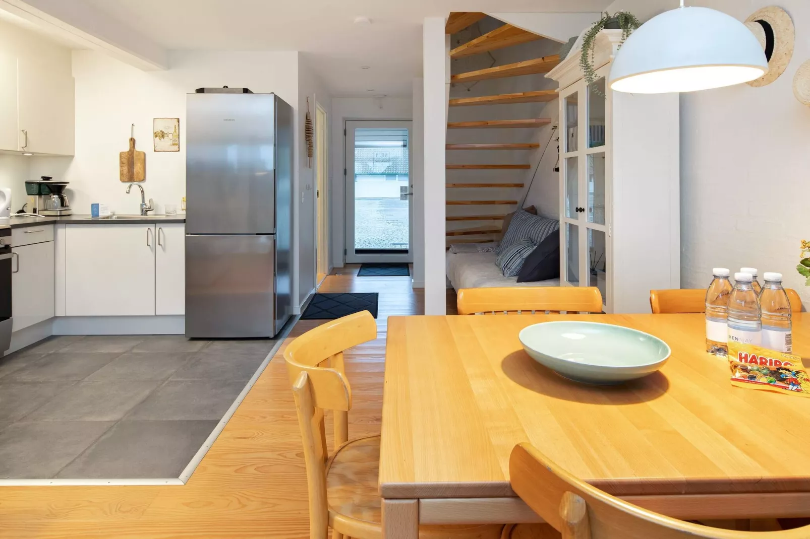 3 rooms app.,2stories,bay view,PLUS-Indoor