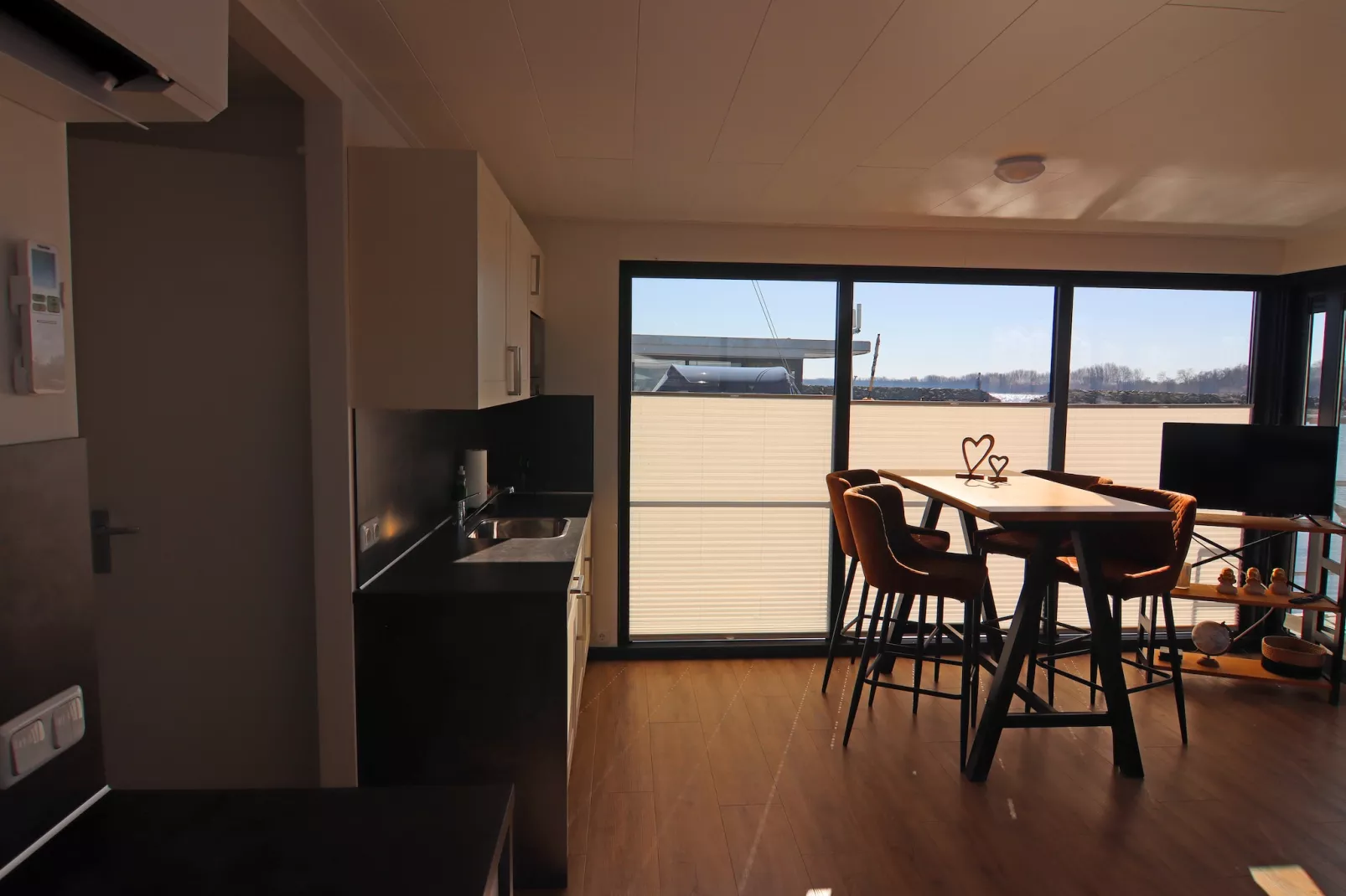 Hausboot Family & Friends mit Hund LP 10 / 1-2 Personen-Kitchen