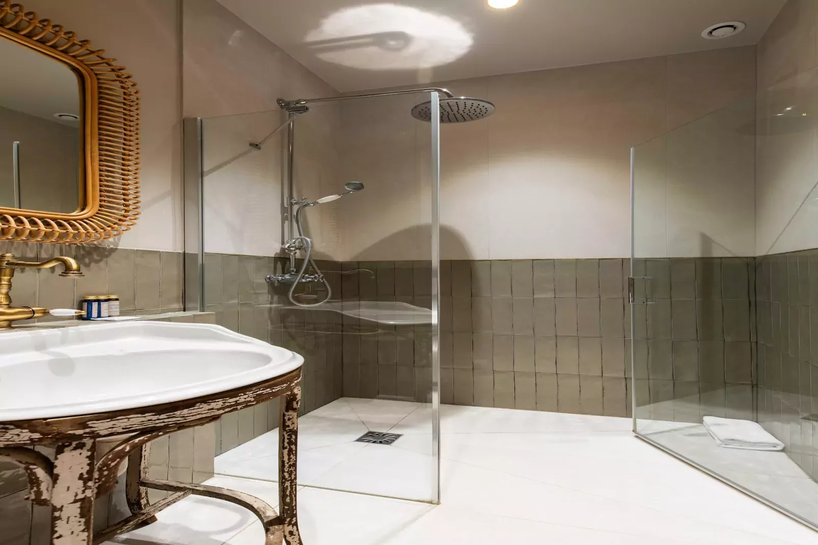 EC-2-COMMINES-Bathroom