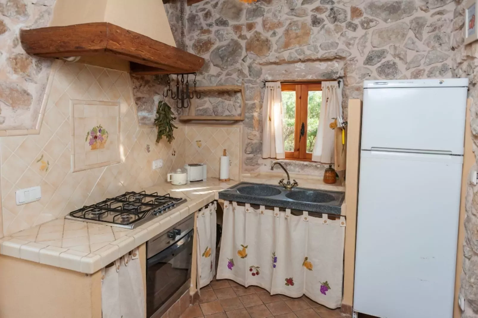 Casa De Piedra - Exterior in summer