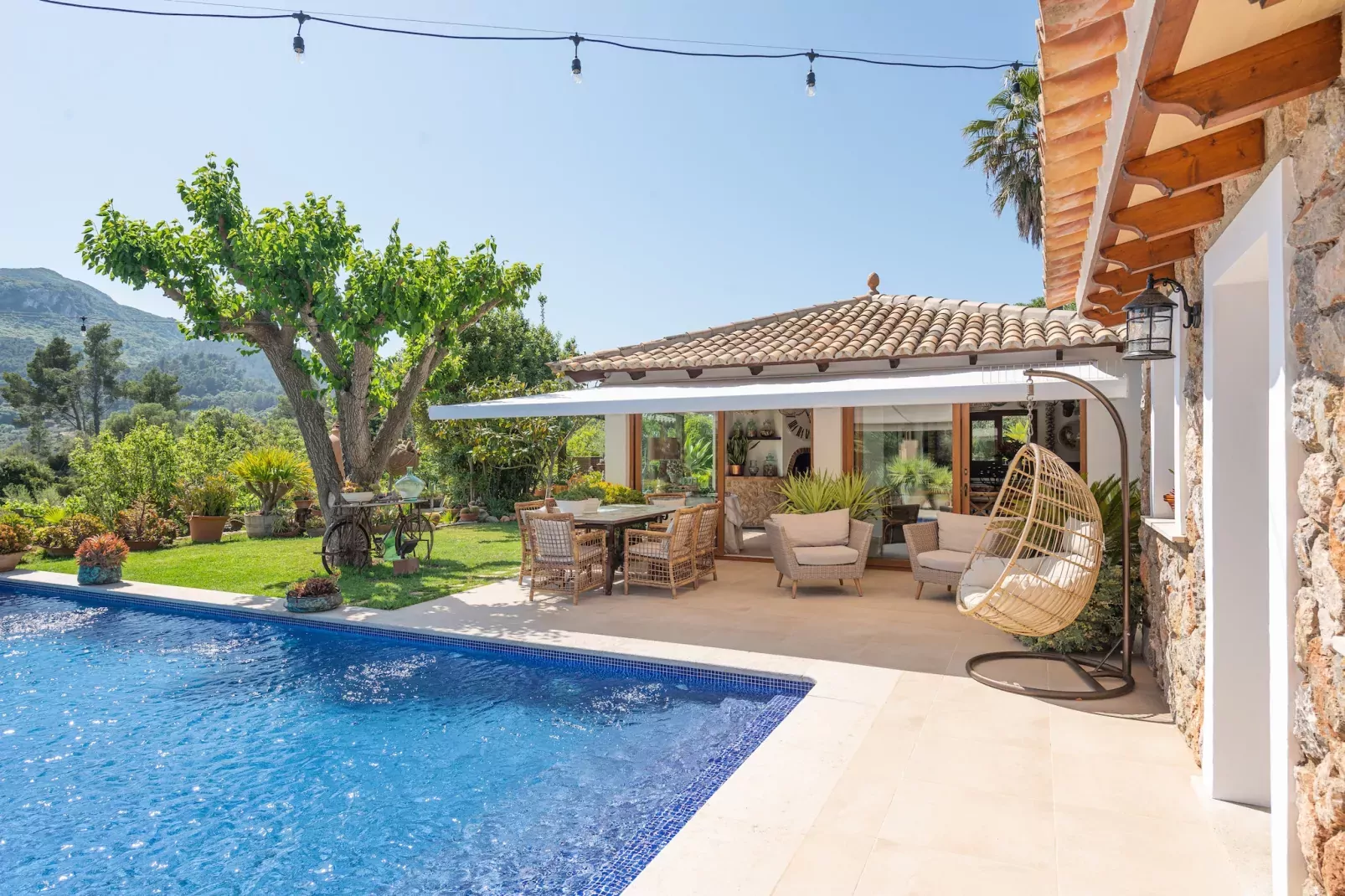 Can Sion-Pool