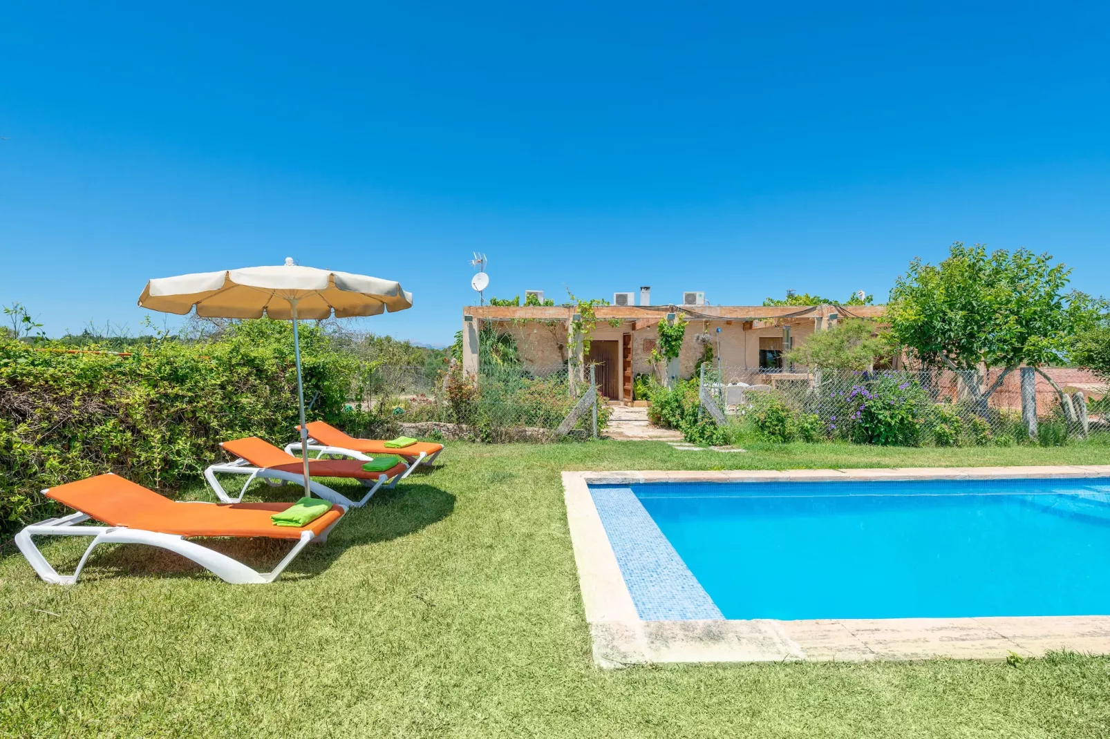 El Reboster (carboneras)-Pool