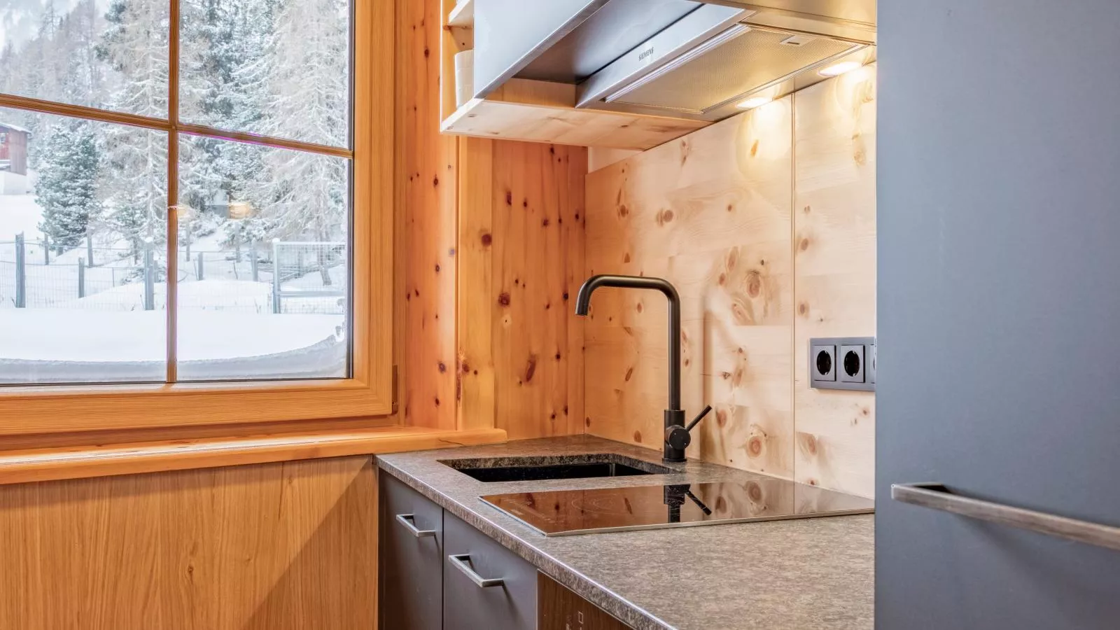 Deluxe Zirberl Top 1-Kitchen