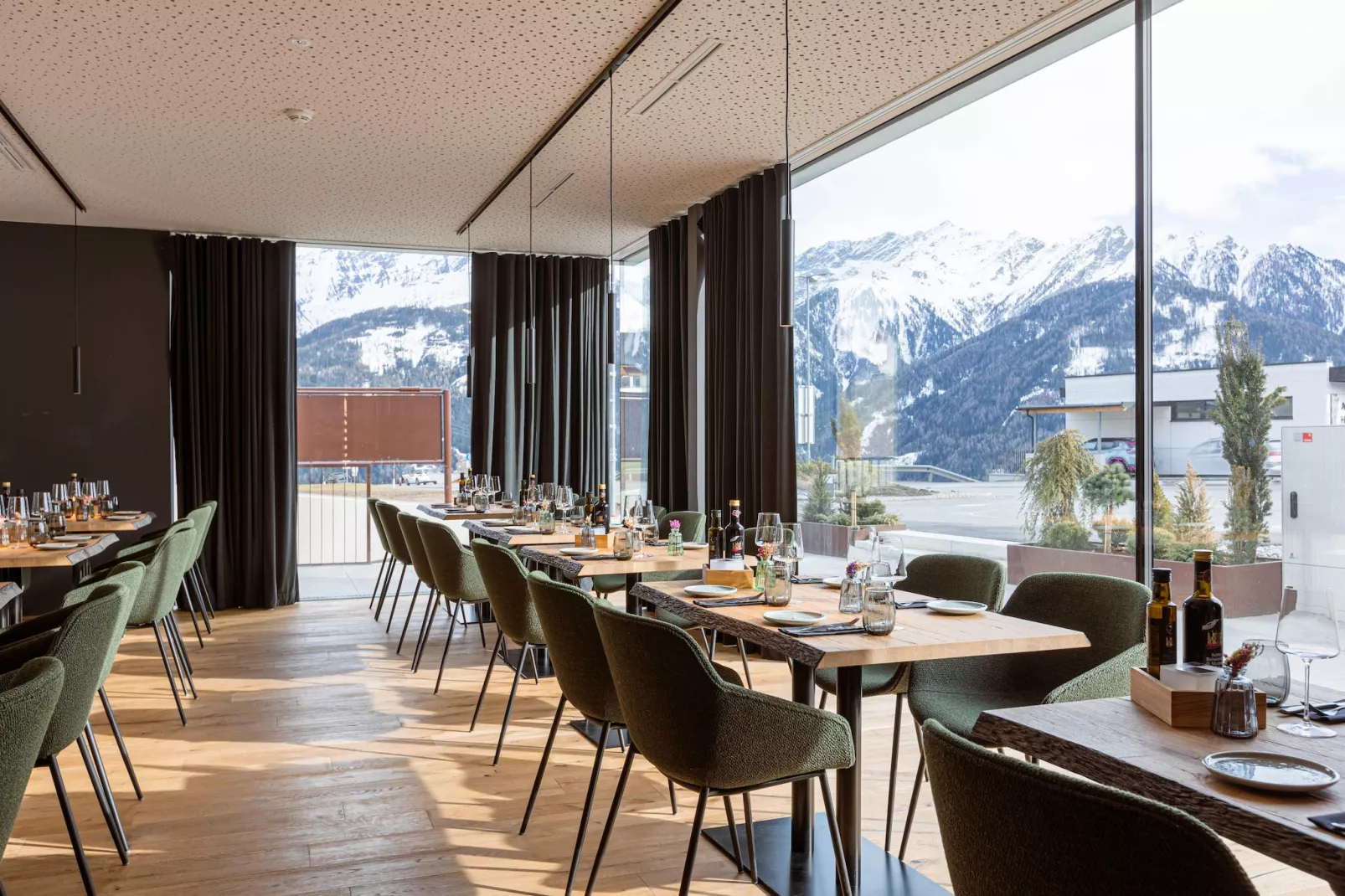 Fiss Suites 4-Park facilities