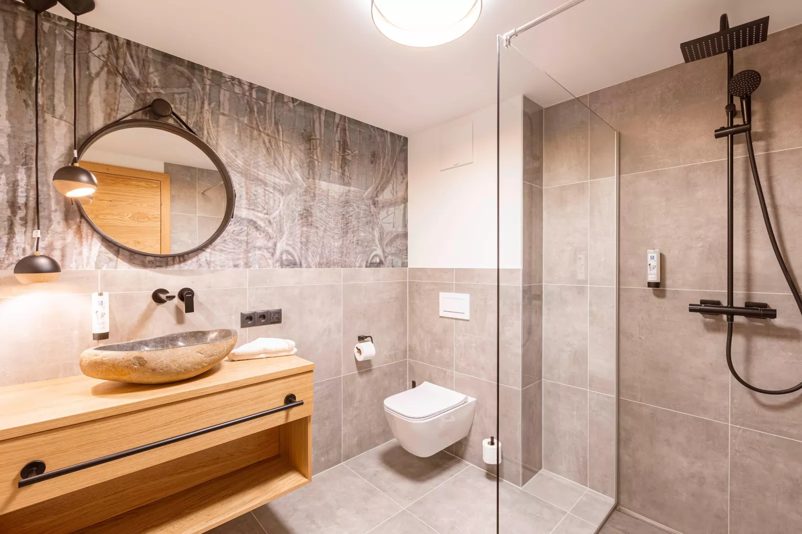 Fiss Suites 7-Bathroom