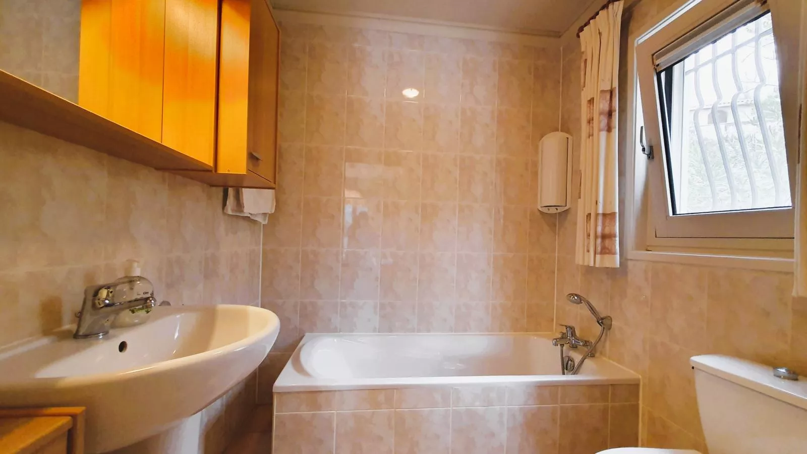 Les Hirondelles-Bathroom