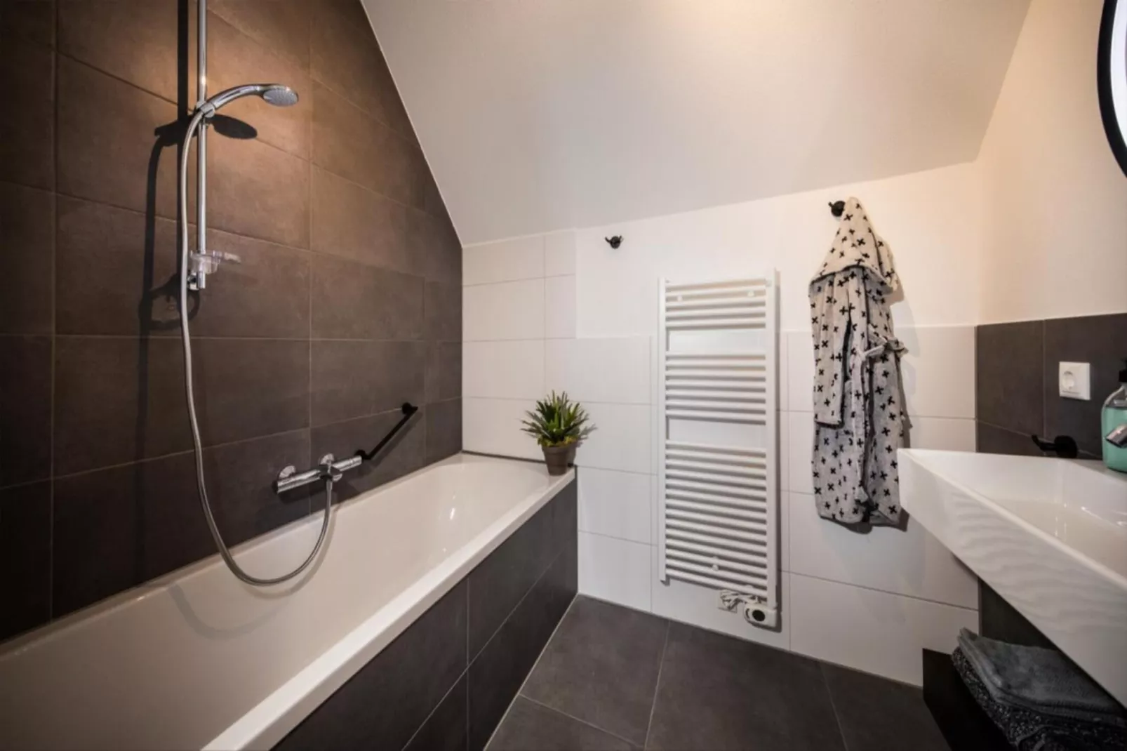 Wellness 12p-Bathroom