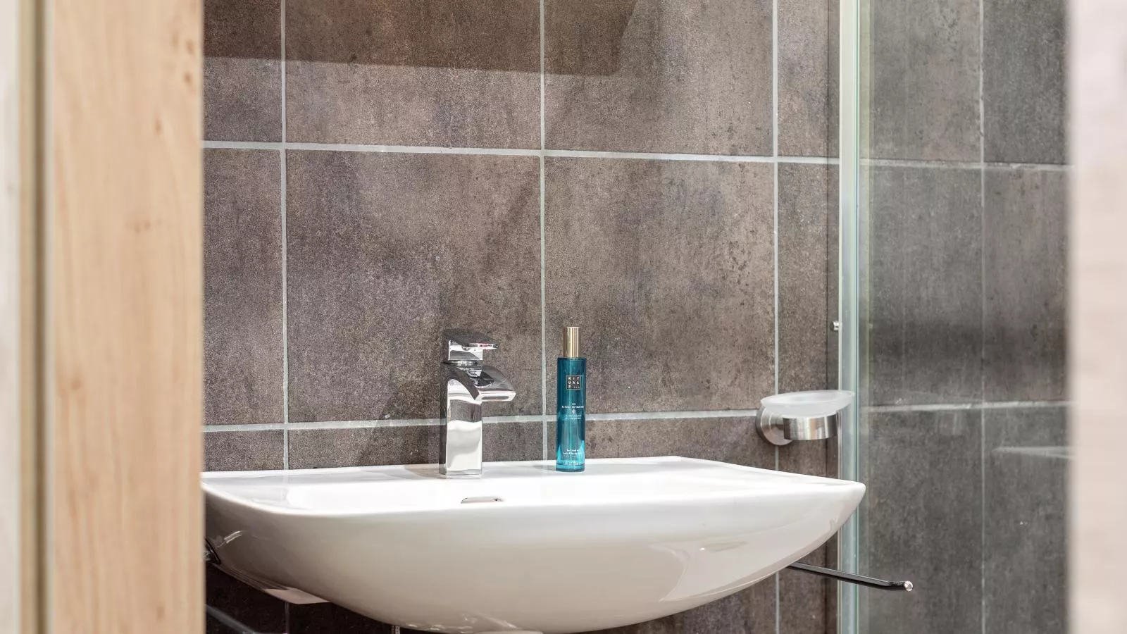 Schweizerhof Edelweiß-Bathroom