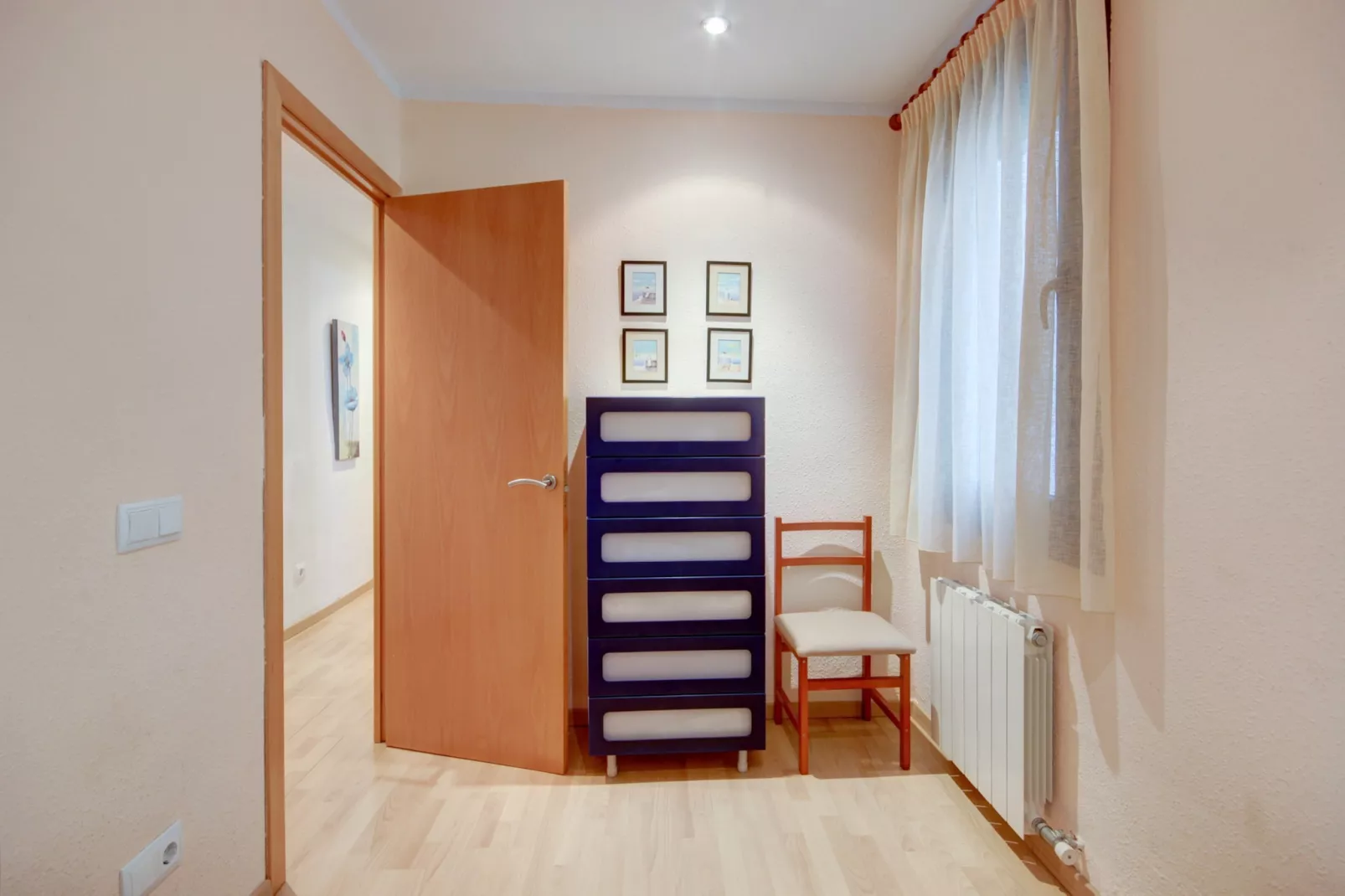 P.C. LLEVANT 3 1 Roses-Bedroom
