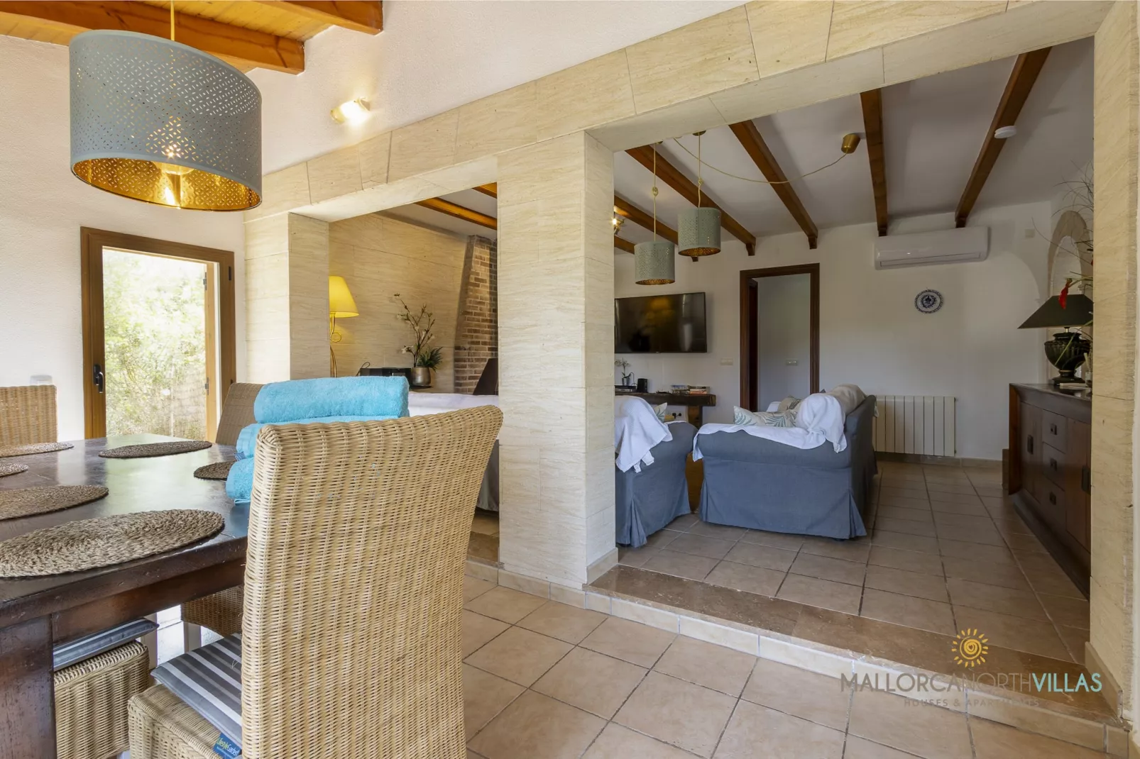 Villa Alejandra con piscina privada y gran jardín-Salon