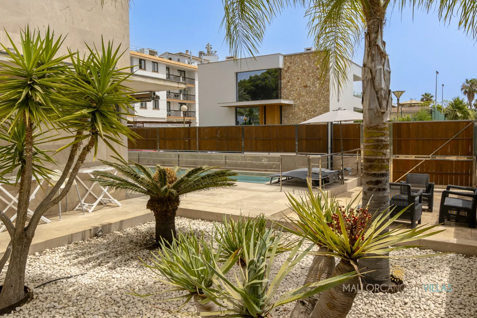 VILLA IOLA IDEAL PARA FAMILIAS A 150M DE LA PLAYA-Pool