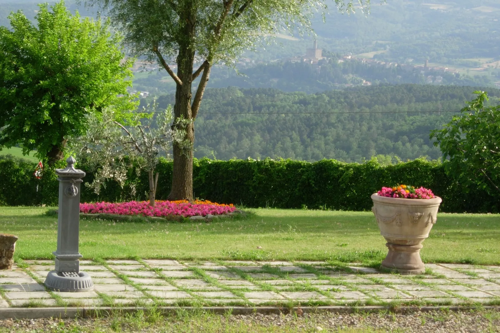 Il Noce-Gardens summer