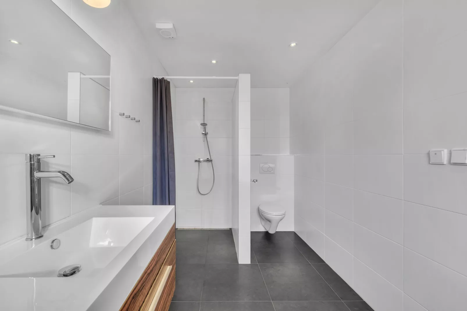 Mlade Buky KJH348-Bathroom