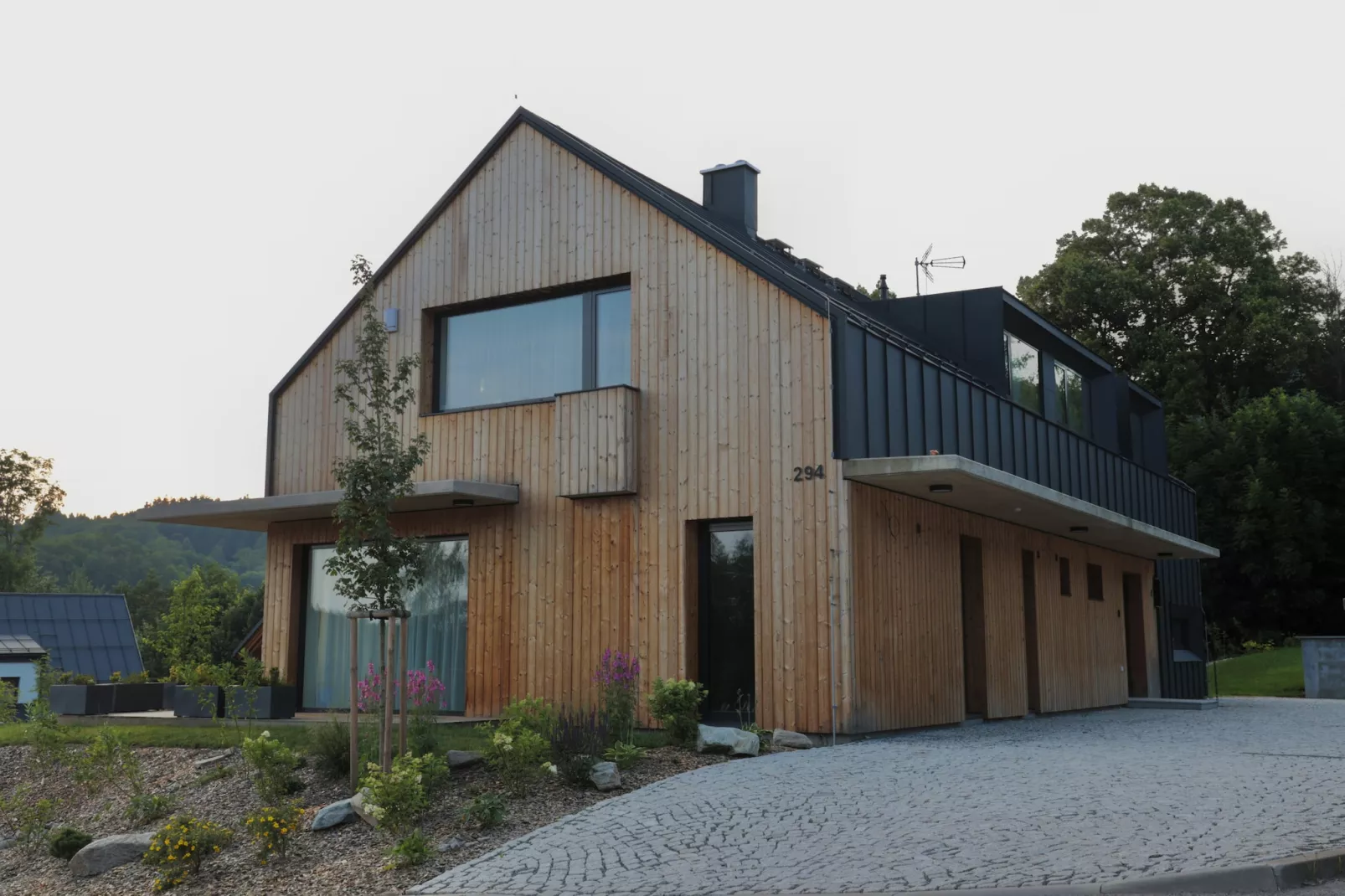 Cerny Dul KCB045-B1-Außenbereich
