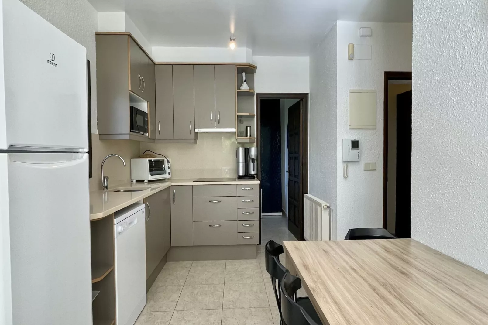 VOLENDAM 18-Kitchen