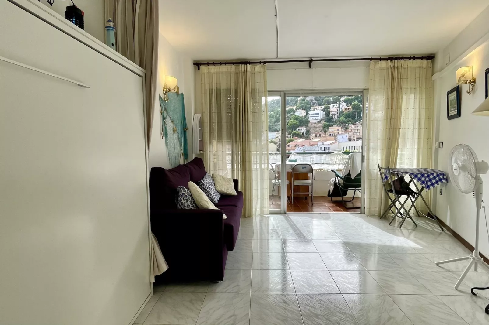 MEDES PARK I 5-1-Living room