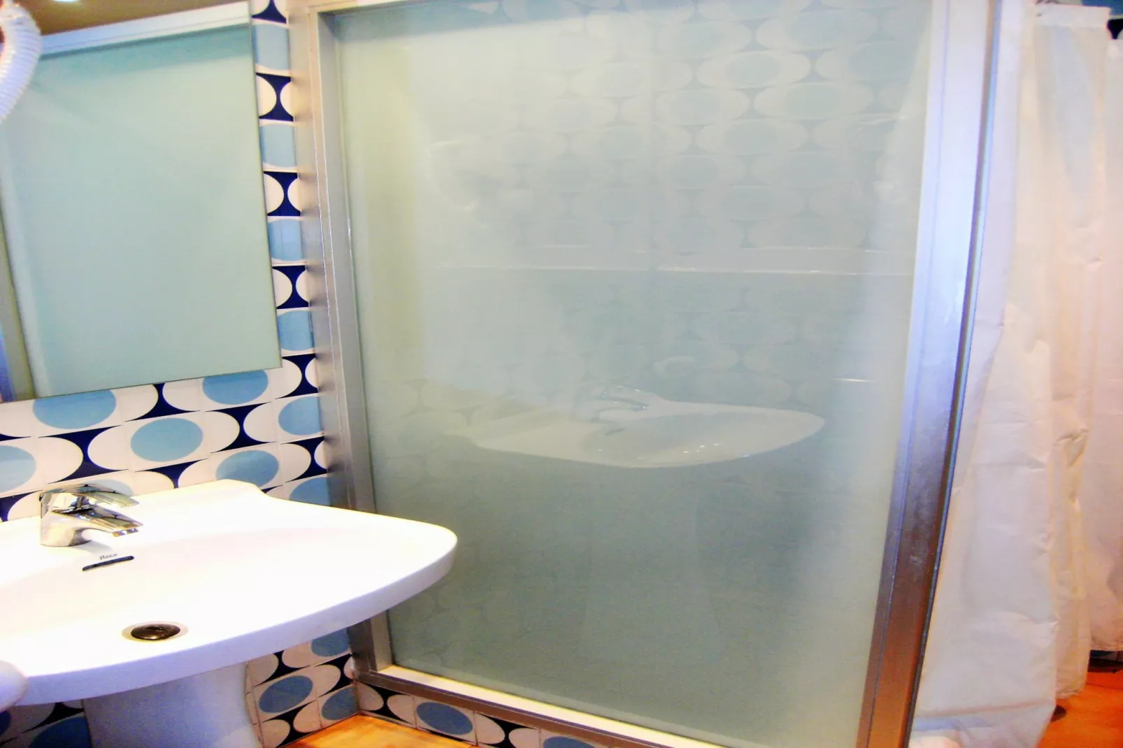 APARTAMENT ARTS 2-Bathroom