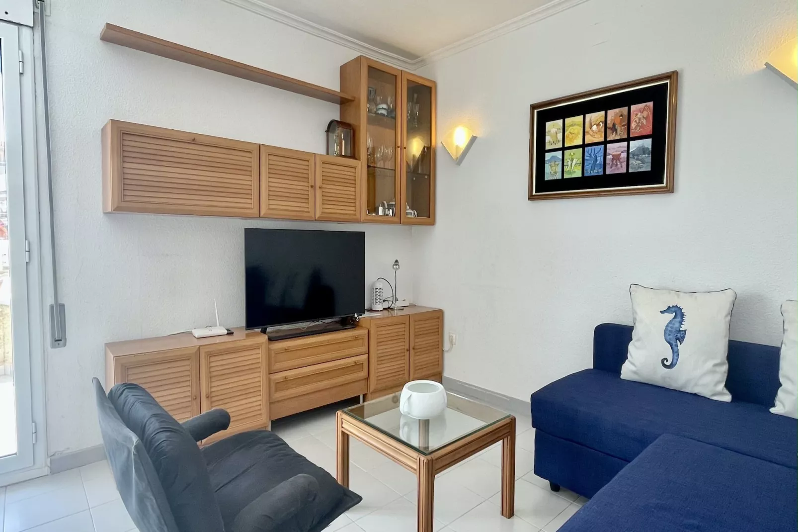 MANUREVA VIII BX-A-Living room