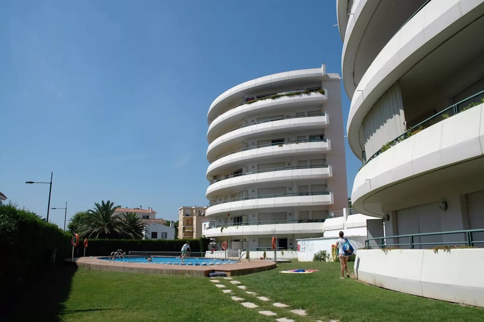 MEDES PARK I 2-7-Gardens summer