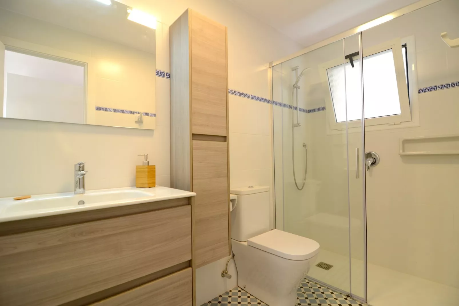ROCAMAURA I A 1-1-Badezimmer