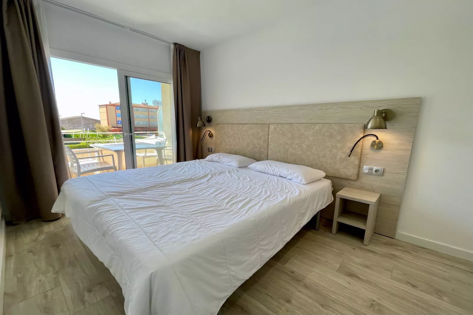 FESTASTAR 206-Bedroom