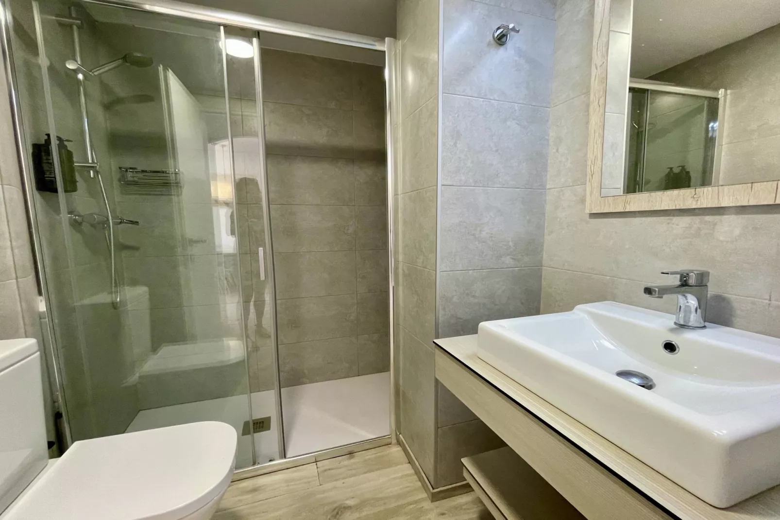 FESTASTAR 103-Bathroom