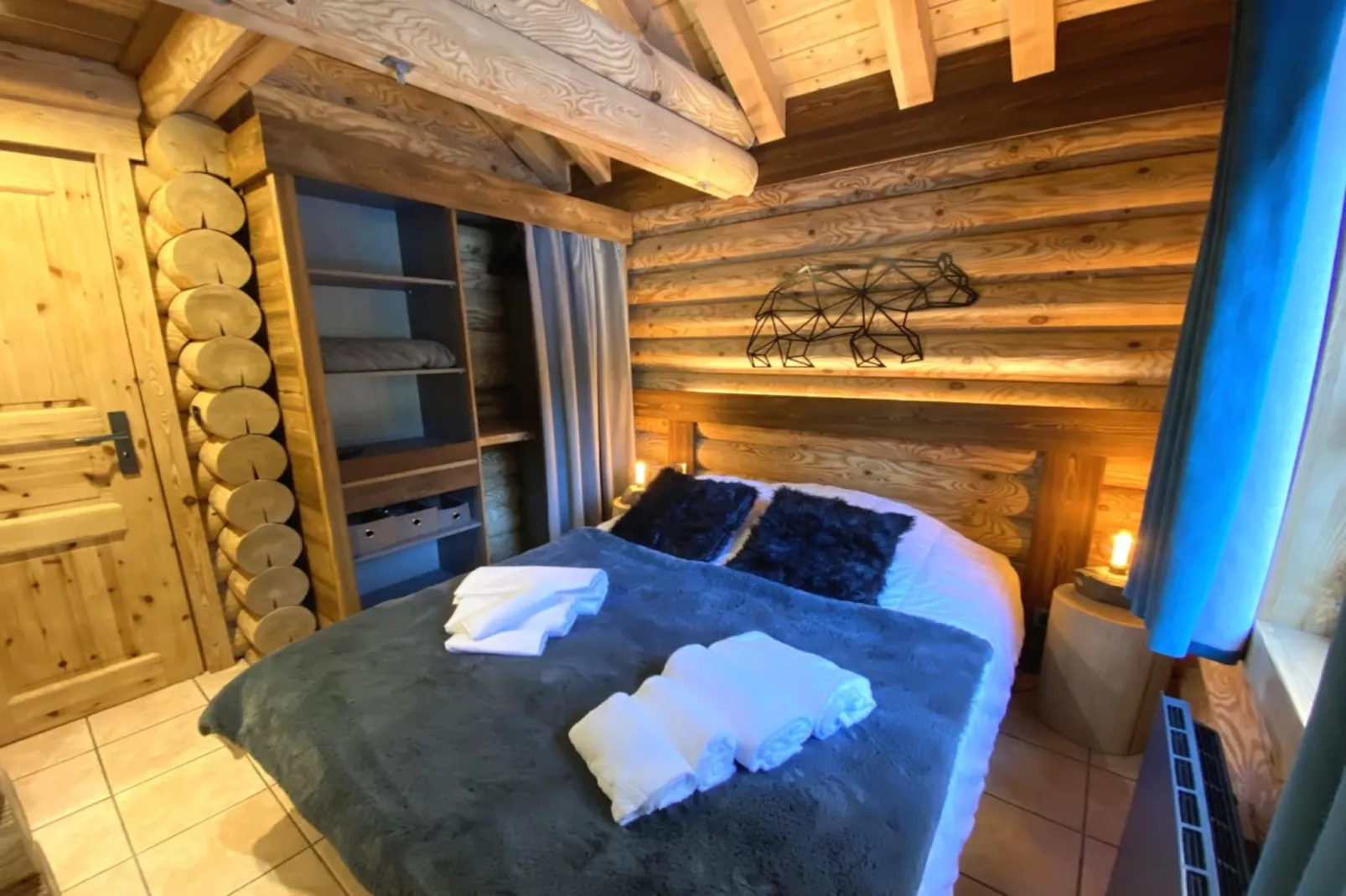 L'OURS NOIR Chalet en rondins-Schlafzimmer