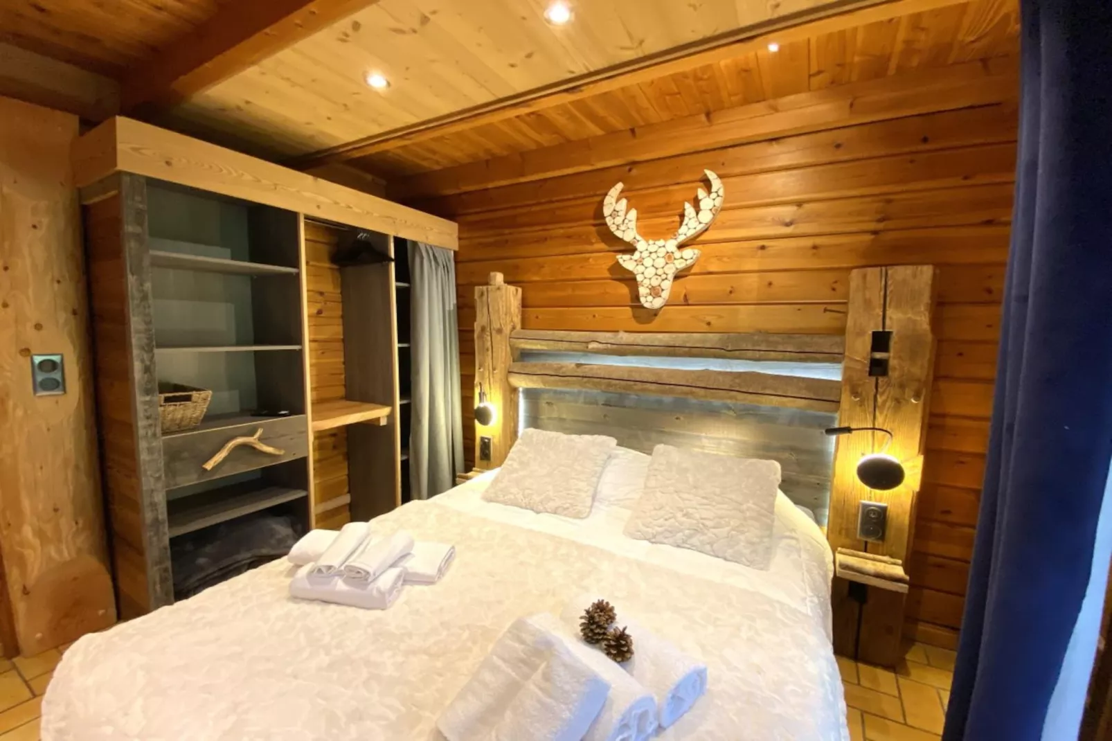 LE RENNE  Chalet en bois au calme avec SPA Jacuzzi-Chambre