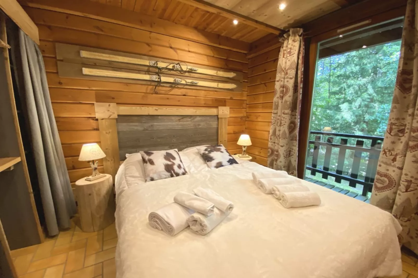 LE MONTAGNARD Chalet en bois-Bedroom
