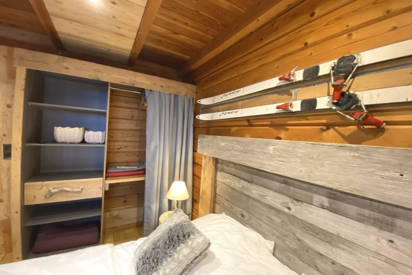LE SKIEUR  Chalet en bois-Bedroom