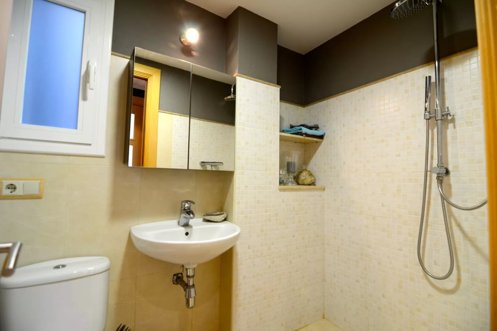 ROCAMAURA II 6-3-Badezimmer