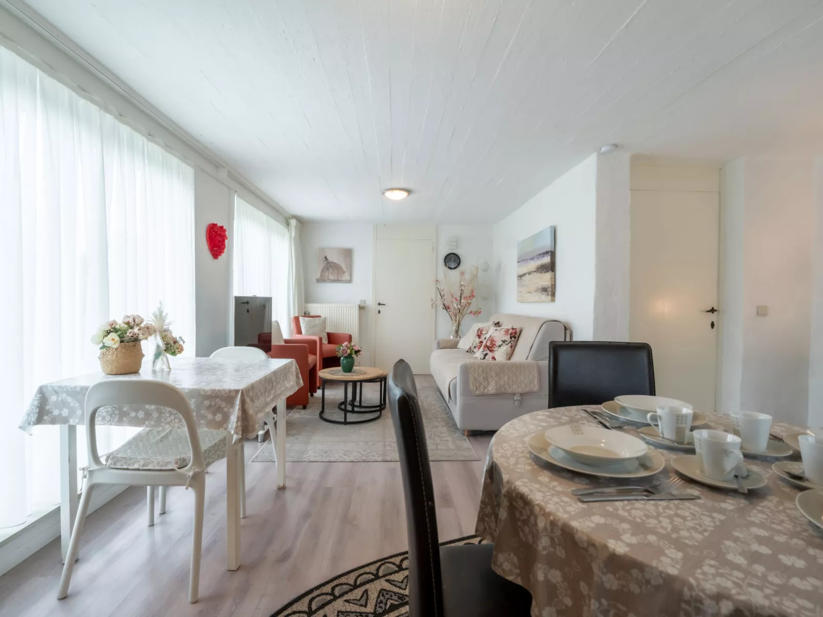 Zeelucht with private garden-Drinnen